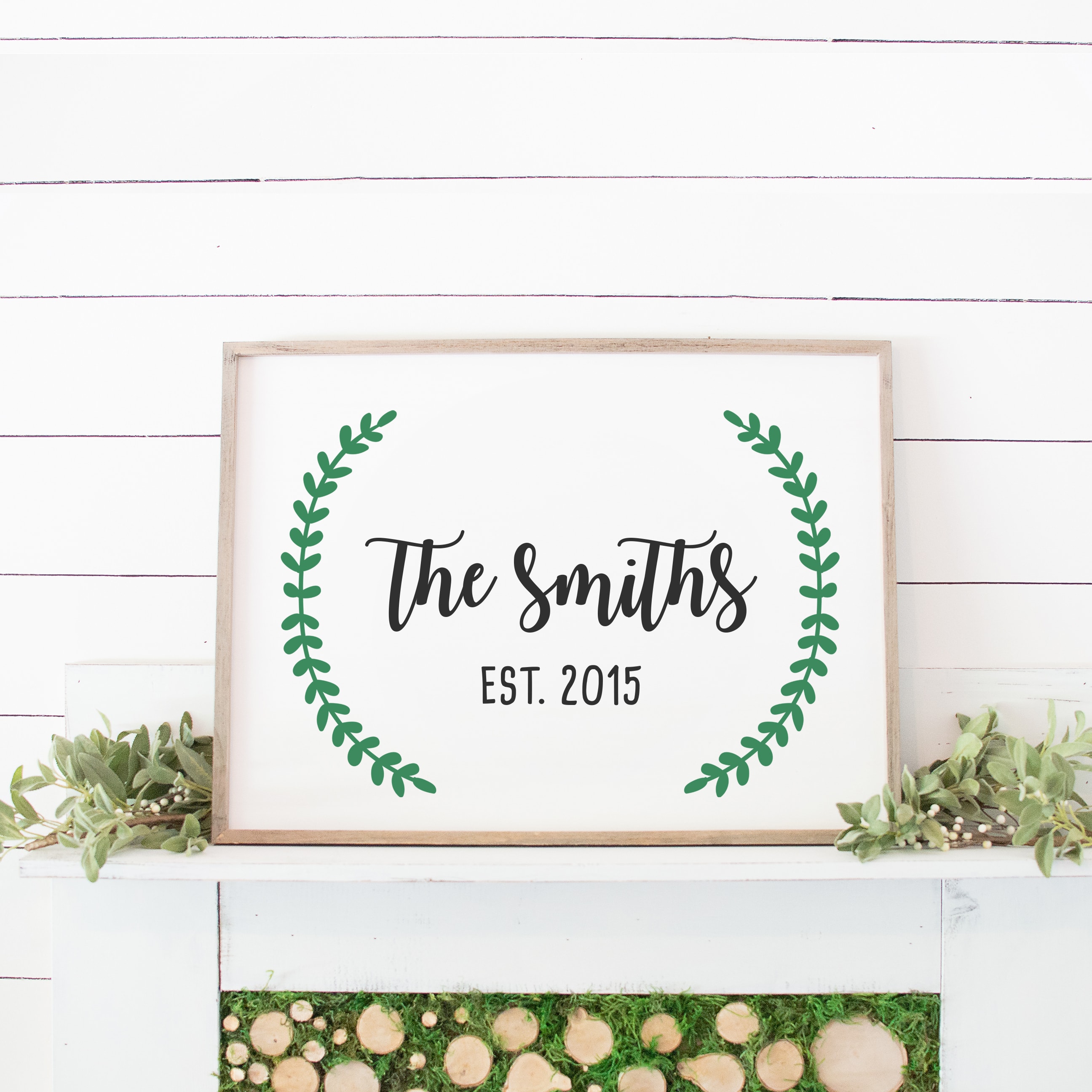 Free farmhouse print. This adorable free established family sign is free to customize with your own last name and established year. It's full of fixer upper style. #farmhousedecor #farmhouse