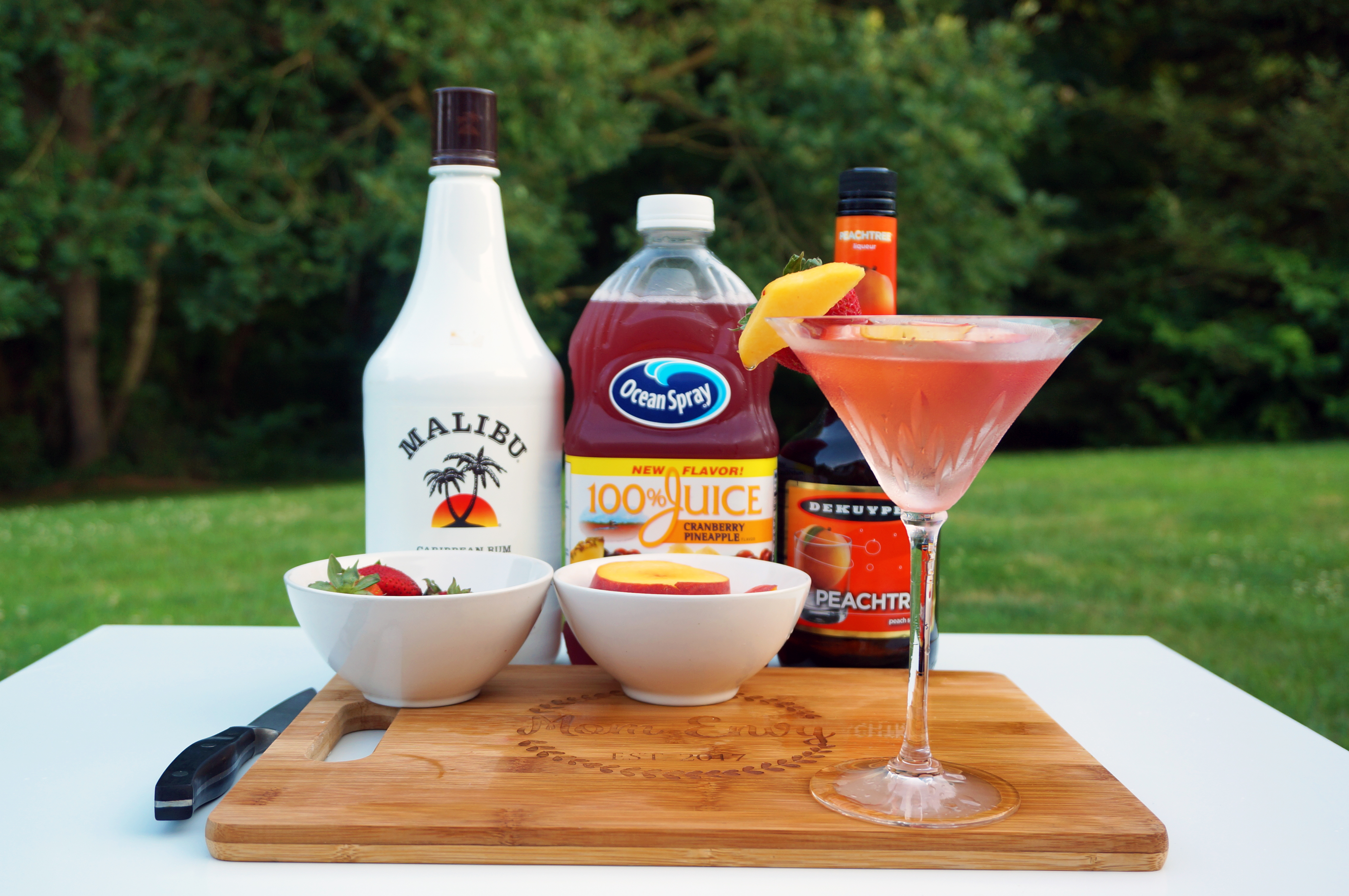 Beach, Please Martini from Mom Envy. Try this super easy cocktail recipe perfect for summer. Summer cocktail. Easy cocktail. Simple cocktail. Fruity cocktail. Fruity Martini. Summer martini. Easy Martini. Summer drink. Easy drink. Malibu Rum. Peach Schnapps. 