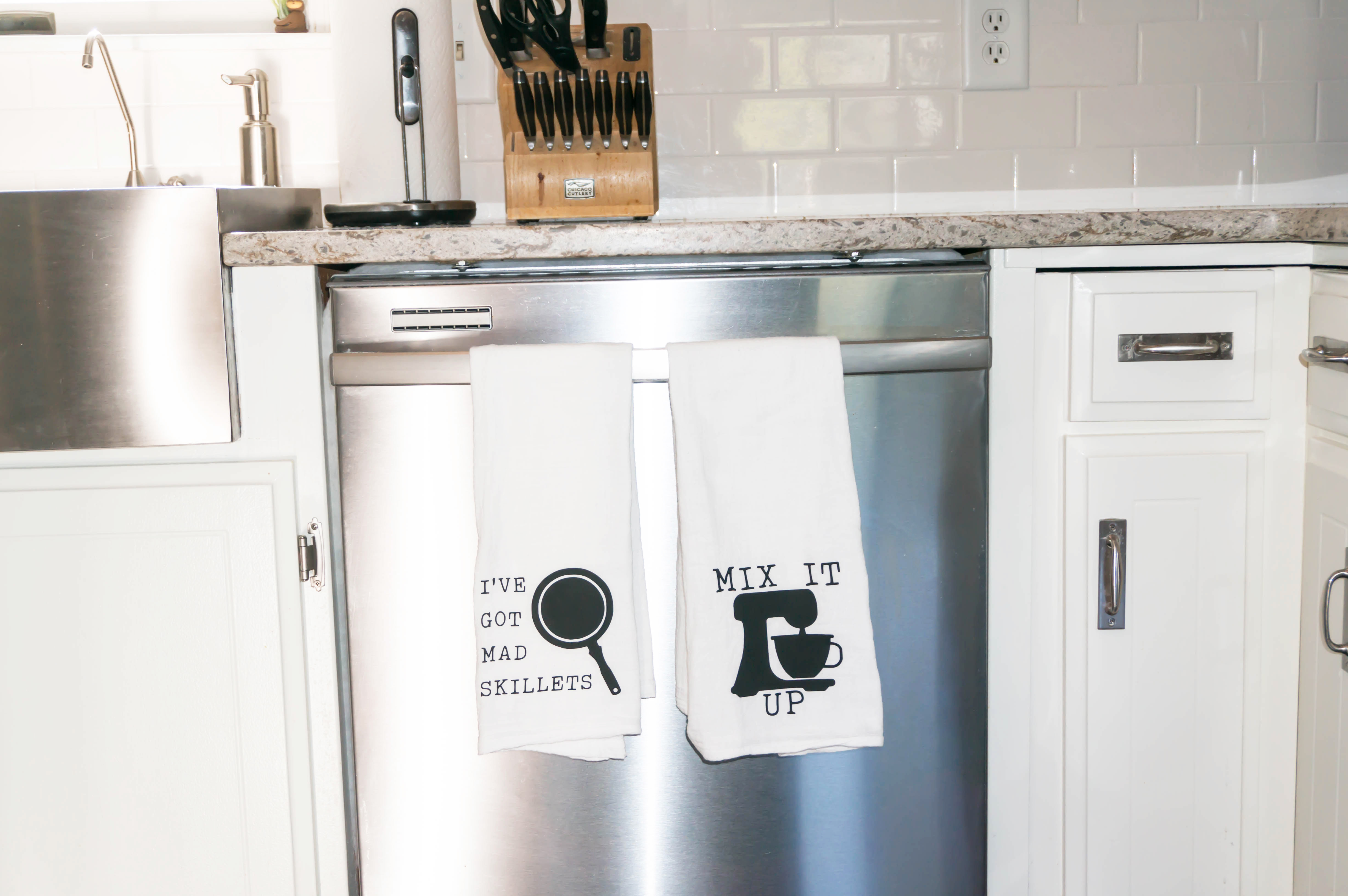 Farmhouse Kitchen. See how a 1980's kitchen was turned into a farmhouse kitchen. It was an inexpensive kitchen remodel. #farmhousekitchen #diykitchen #whitekitchen