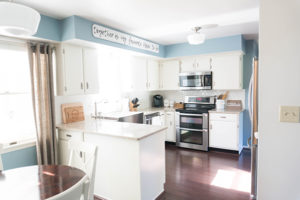 Farmhouse Kitchen. White Kitchen remodel. Easy kitchen remodel. DIY kitchen remodel with before and after pictures. Including kitchen remodel with painted kitchen cabinets.