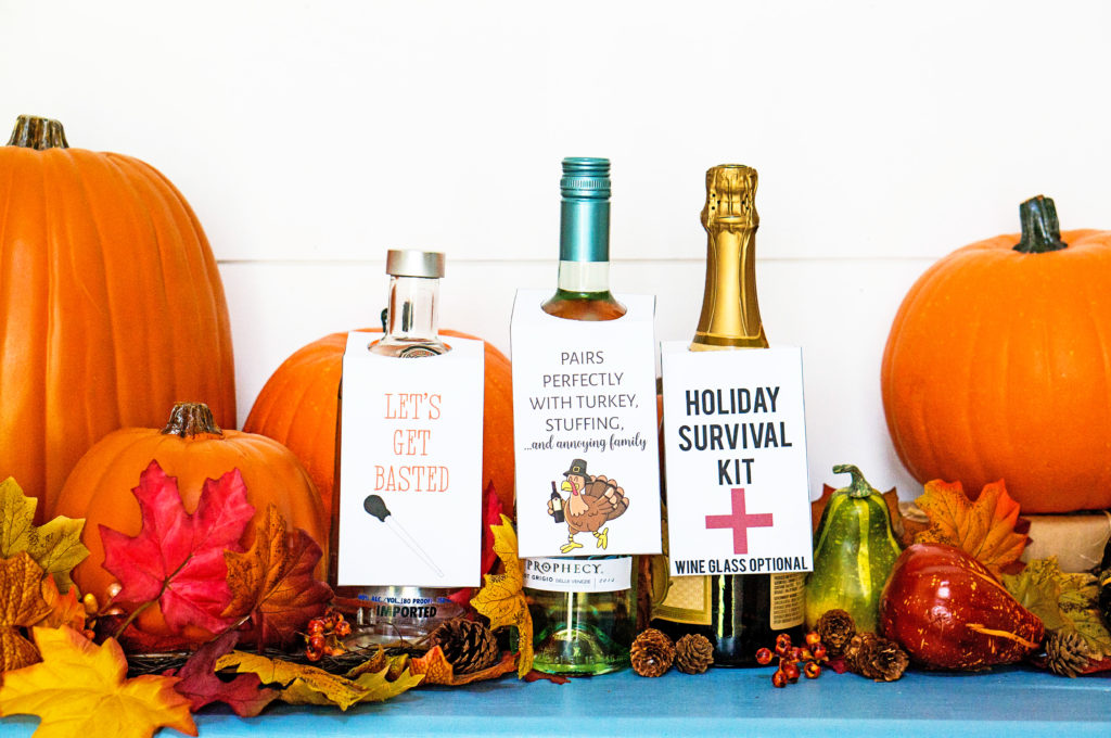 Free printable Thanksgiving wine gift tags & beer tags. Download 3 free printable gift tags for wine hostess gift. Three funny gift tags for friends. #thanksgiving #freeprintables #giftideas #thanksgivinggift