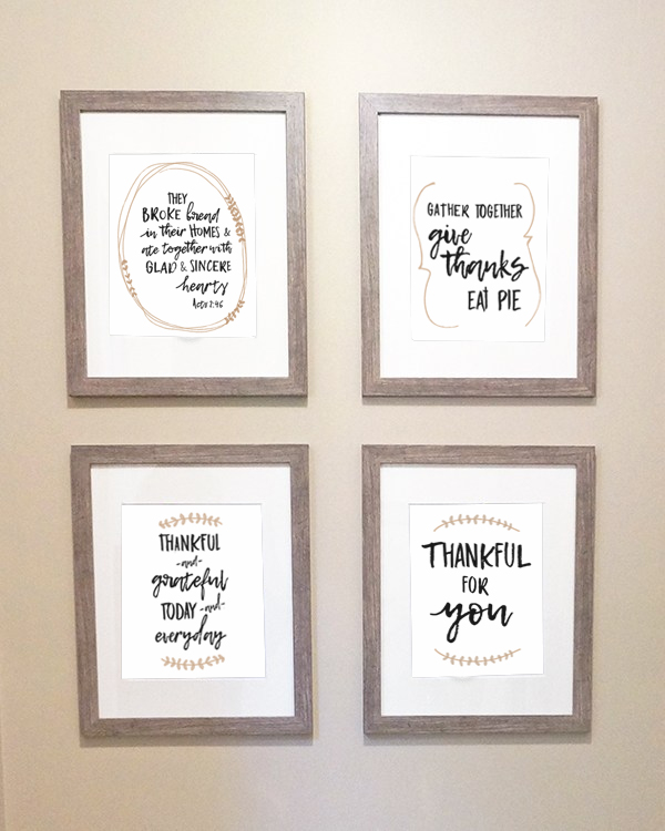 5 Free Fall Prints. Print your own farmhouse style fall prints for your home. Decorate your home with these free Thanksgiving prints. #thanksgivingdecor #freeprintables #freefallprints #fallprintables