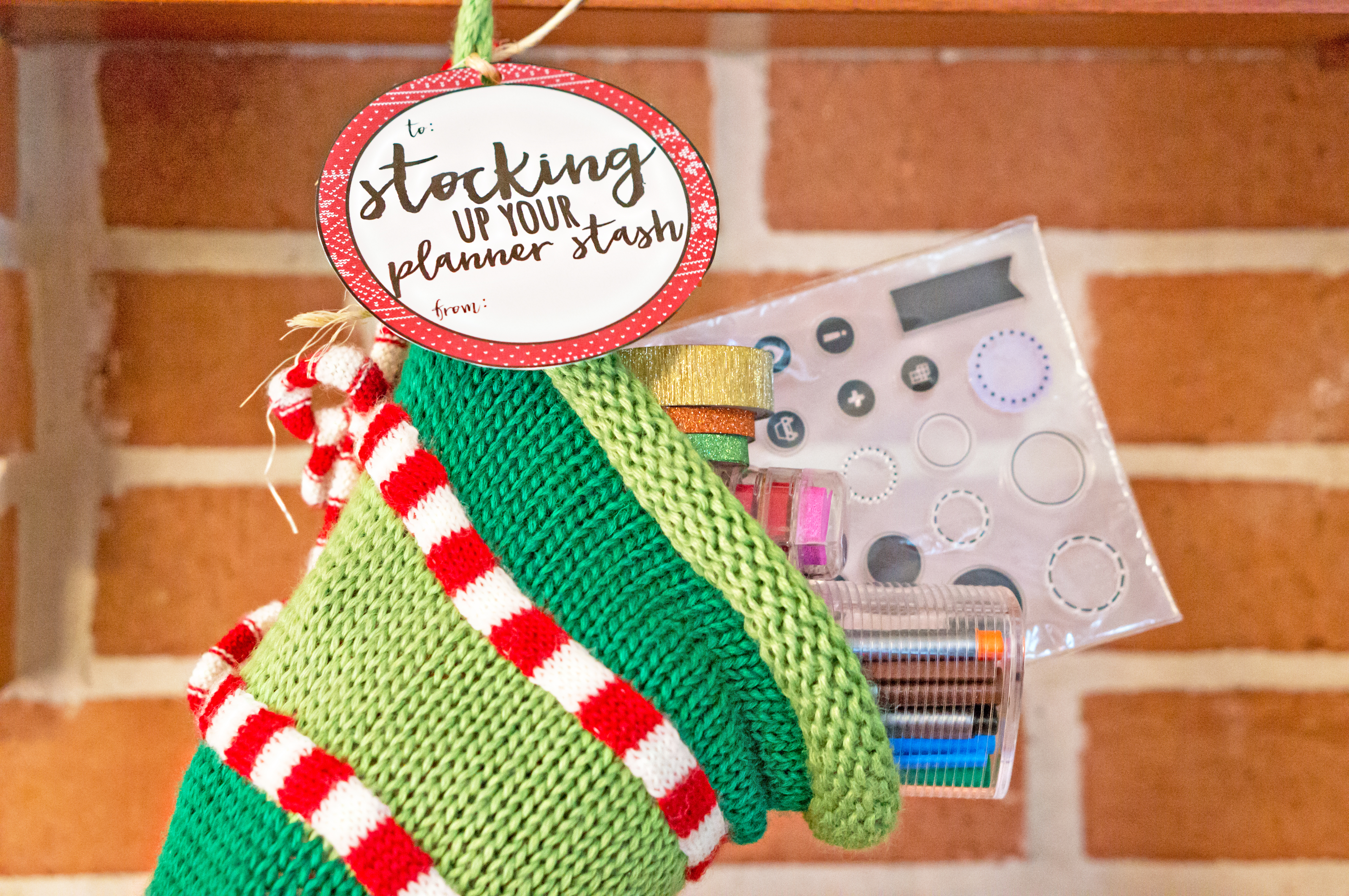 Free Stocking GIft Tags. 10 premade stocking gift tags in two different designs. Plus, blank tags you can customize! Easy Christmas gift for teachers, neighbhors, friends, and family. #teachergift #christmas #freechristmasprintable #freeprintables