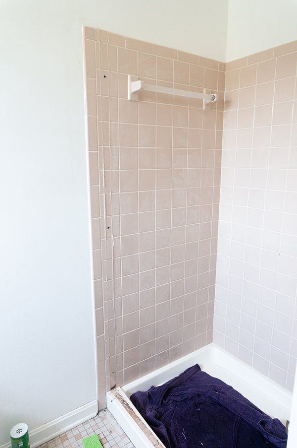 Can you paint tile? You bet you can! Learn about tub and tile deglazing and how easy it can be. #bathroom #remodel #diy