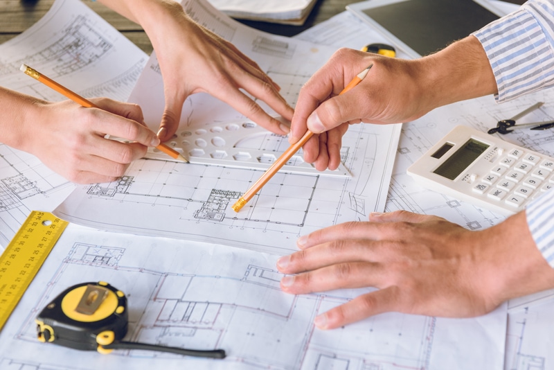 Building a Custom Home. Learn the ins and outs of how to build a custom home from our real life experience. #hgtv #homedeocr #floorplans