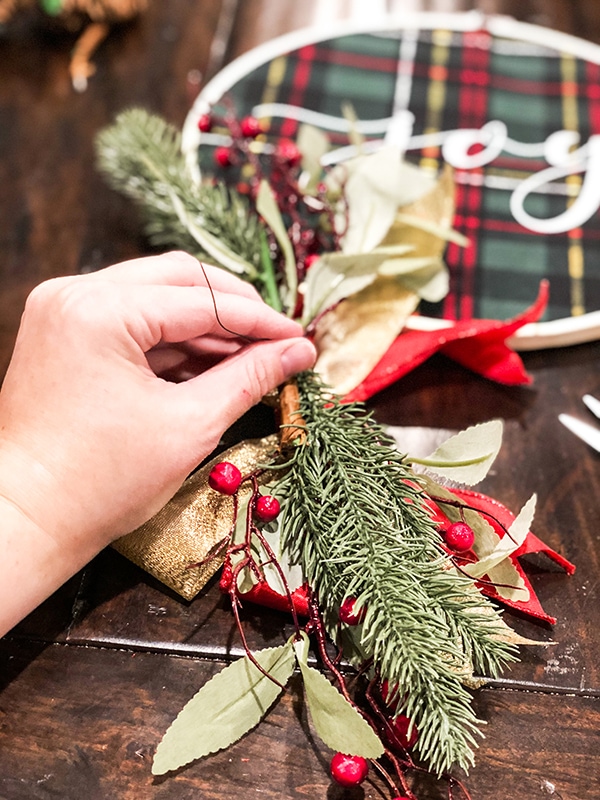 Embroidery hoop Christmas wreath. Create this easy and beautiful Christmas wreath using HTV. It's an easy Silhouette or Cricut Christmas craft. #silhouette #cricut #christmasdecor #christmasdiy