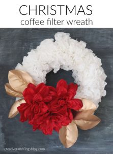 Front Door Christmas Decorations Ideas - 15 amazing ideas to decorate your door for the holidays. Simple DIY Christmas wreaths and more. #christmasdecor #christmaswreaths
