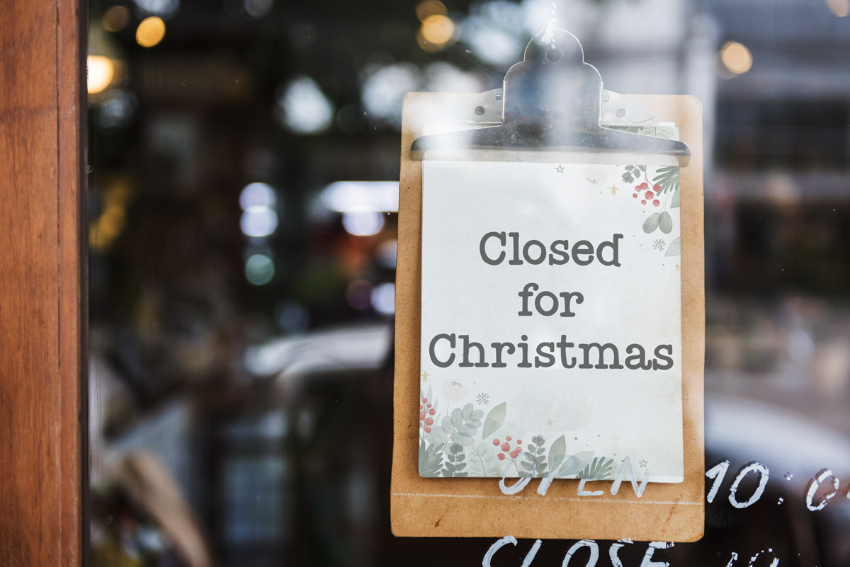 This image shows one of the free printable closed for Christmas sign templates. It says closed for Christmas. 