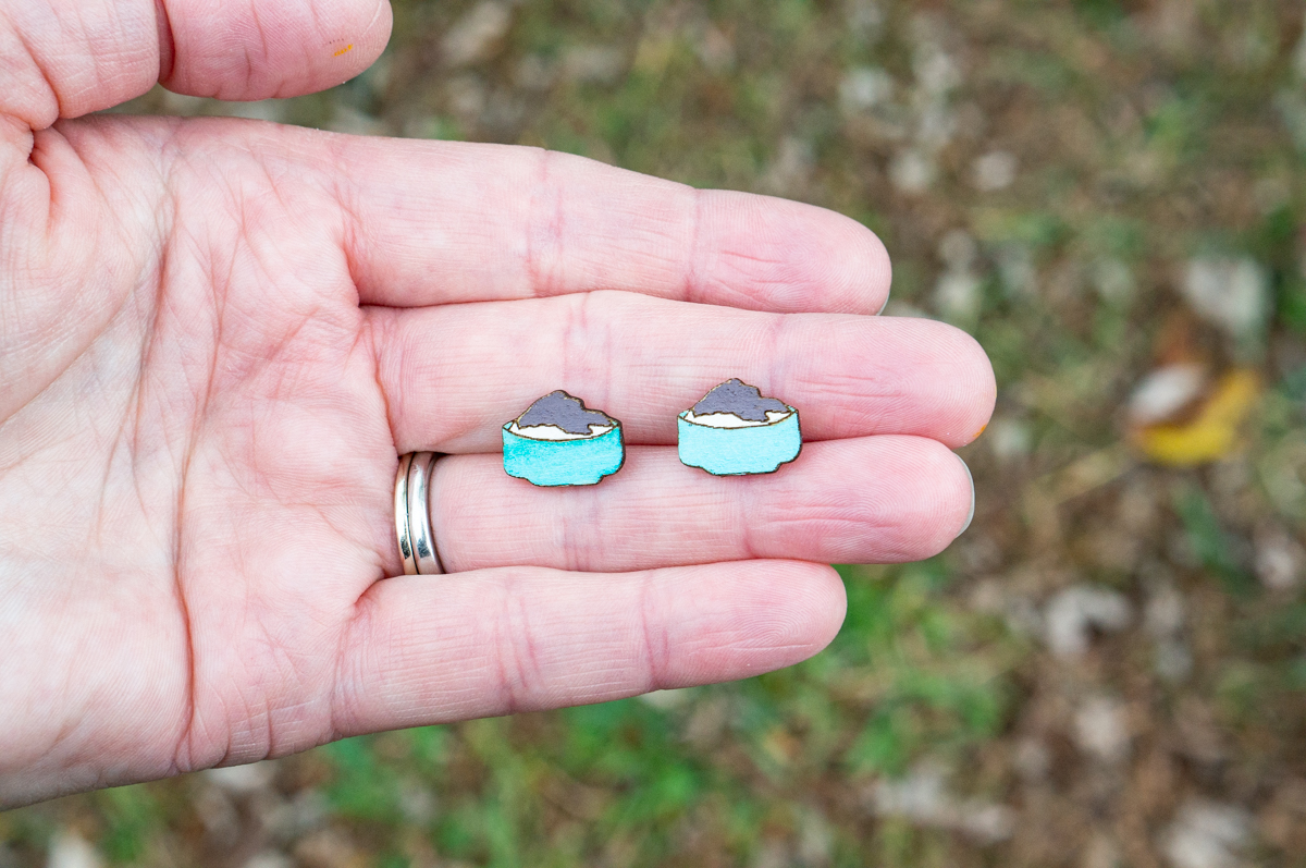 This shows the final bowl of mashed potatoes and gravy earrings made using the free Thanksgiving earrings SVG files.