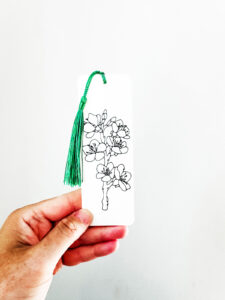 This is an example of a project created with the xTool M1 Ultra. It is a bookmark that was drawn on with the pen tool.