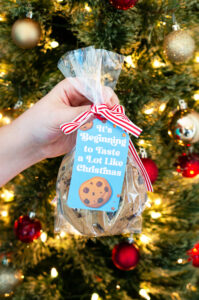 This is one of the free Christmas treat gift tags you can download in this post. It says, It’s Beginning to Taste a Lot Like Christmas. It features a chocolate chip cookie and a few chocolate chip cookie crumbs. The tag is attached to a small bag of chocolate chip cookies.