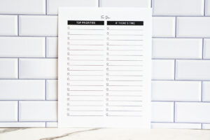 Simple two-column printable to-do list with checkboxes for each task.