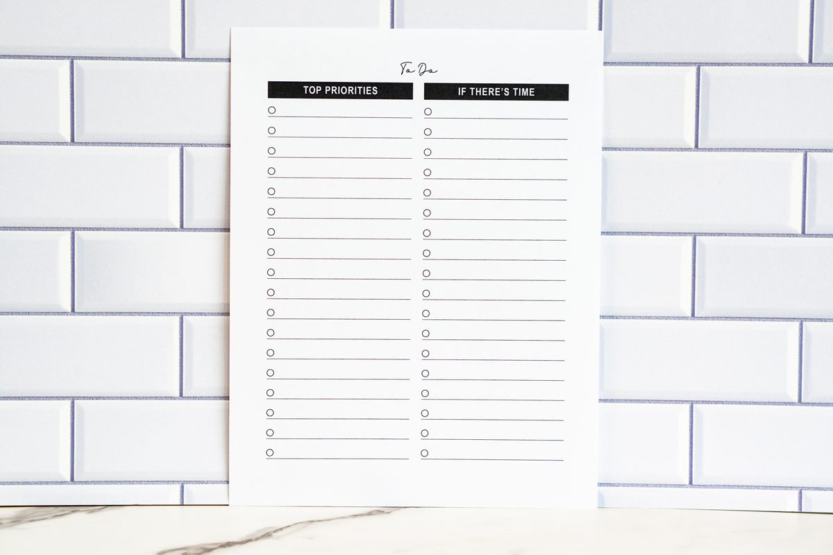 Simple two-column printable to-do list with checkboxes for each task.